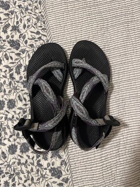 Women’s Chacos size 9